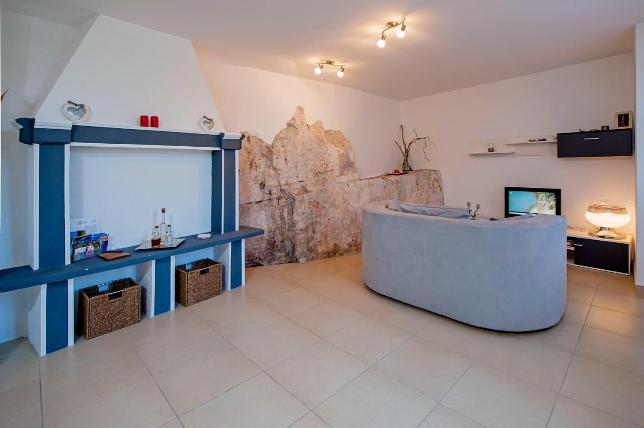 Dietro La Grotta Rovinj Bagian luar foto